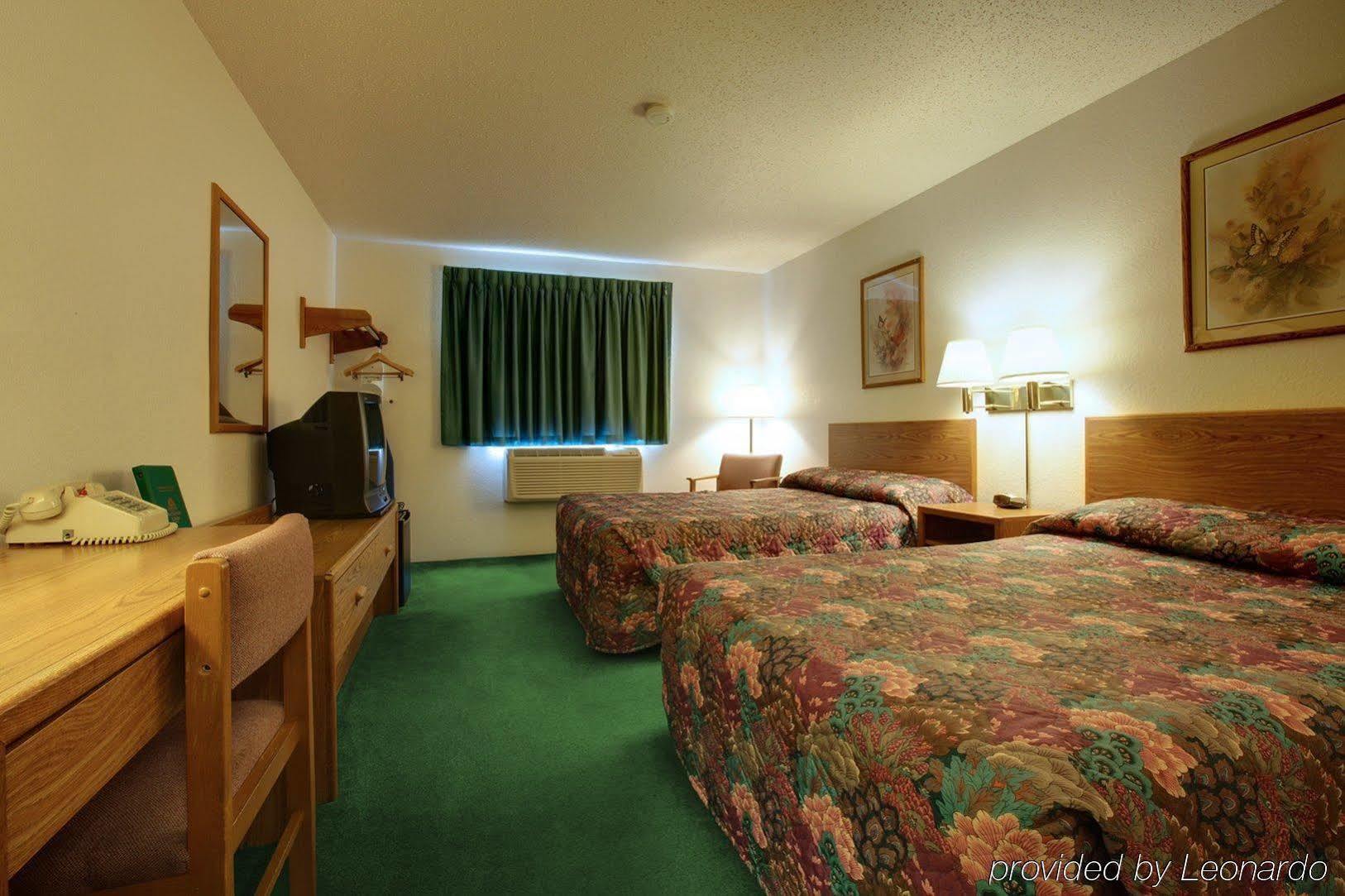 Americas Best Value Inn & Suites Cassville Roaring River Room photo